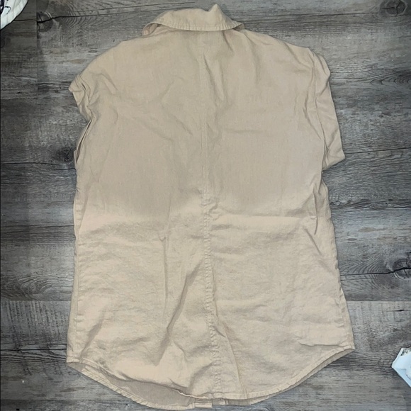Isabel Tan Cap Sleeve Button Down Shirt - Picture 3 of 3